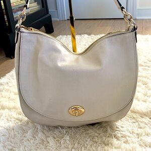 Coach Cream Leather Gold Turn Lock Bag. A1677-36762